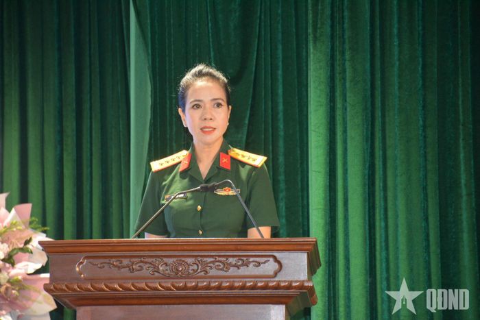  Đại tá Mạc Thùy Dương, Giám đốc Thư viện Quân đội phát biểu.