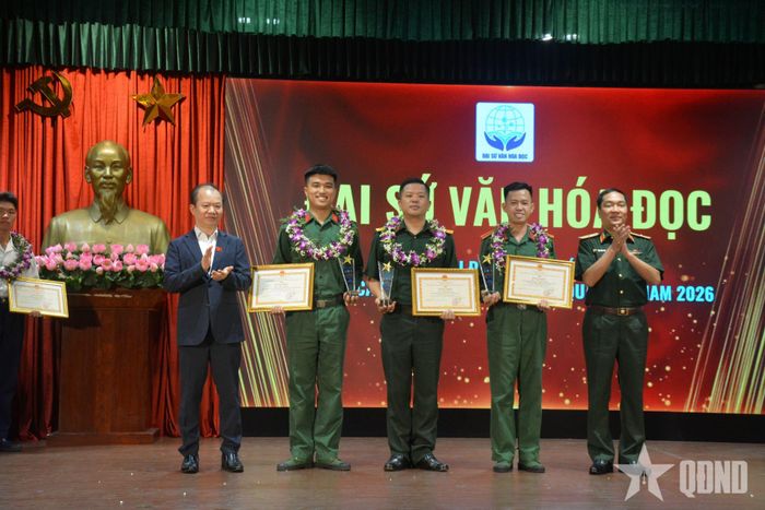  Trao giải Đại sứ Văn hóa đọc tặng ba cá nhân.
