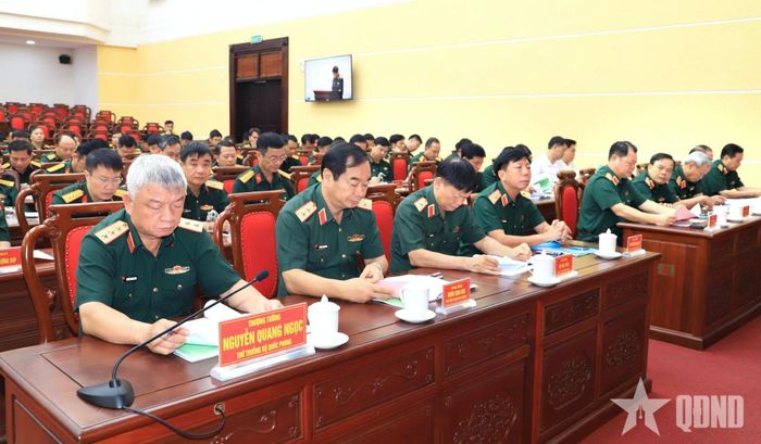  Thủ trưởng Bộ Quốc phòng, Bộ Tổng Tham mưu và các đại biểu dự hội nghị. 