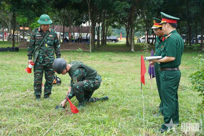  Kiểm tra thực hành dò tìm trên cạn.