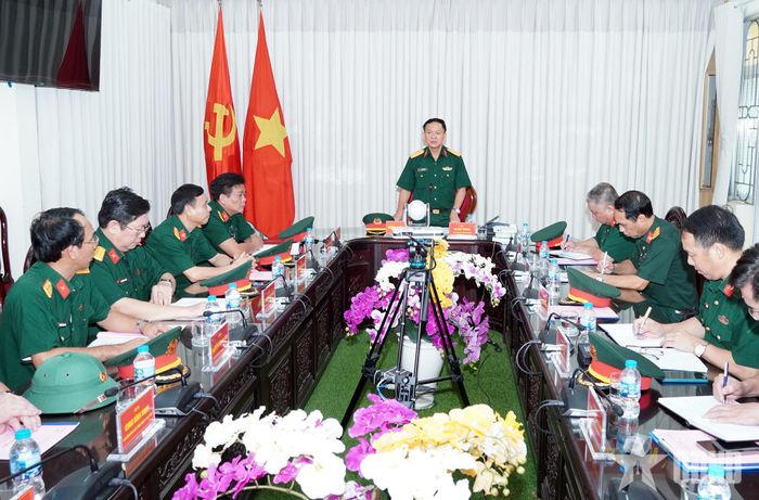  Đại tá Hà Huy Khánh, Phó tư lệnh Binh chủng Công binh phát biểu tại buổi kiểm tra.