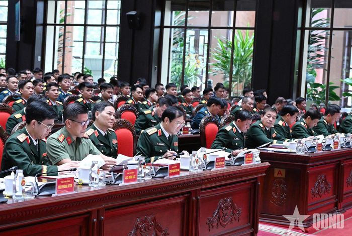 Thủ trưởng Bộ Quốc phòng, Bộ Tổng Tham mưu, Tổng cục Chính trị và các đại biểu tham dự buổi lễ. 