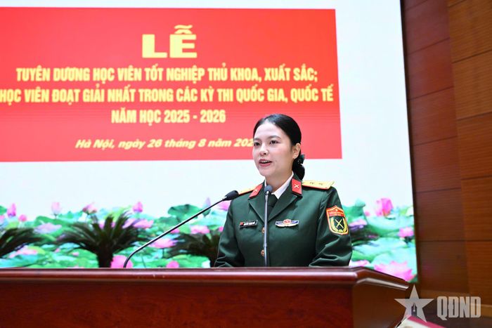 Trung úy Nguyễn Thanh Hải (Đoàn 871, Tổng cục Chính trị) đại diện các học viên được tuyên dương phát biểu tại buổi lễ. 