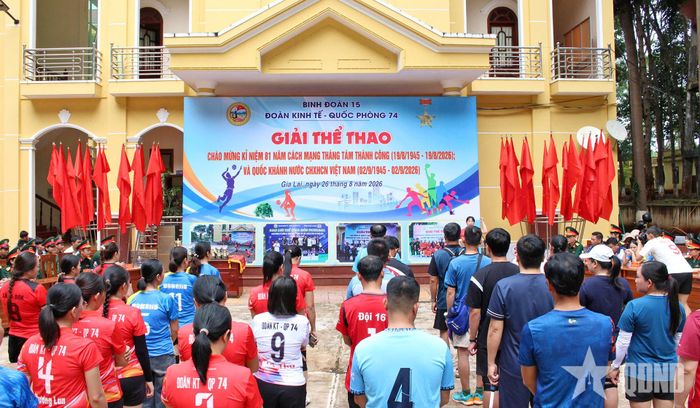  Quang cảnh khai mạc. 