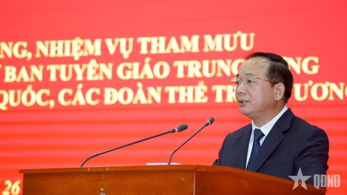 Đồng chí Trịnh Văn Quyết, Ủy viên Bộ Chính trị, Bí thư Trung ương Đảng, Trưởng ban Tuyên giáo Trung ương phát biểu tại hội nghị.