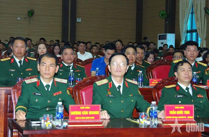  Các đại biểu tham dự lễ kỷ niệm.  