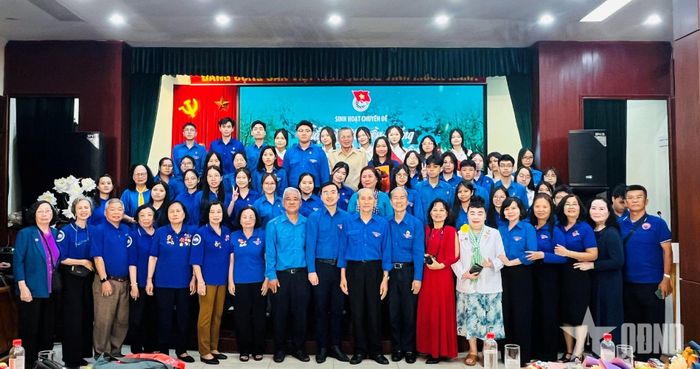 Các đại biểu tham dự chương trình.