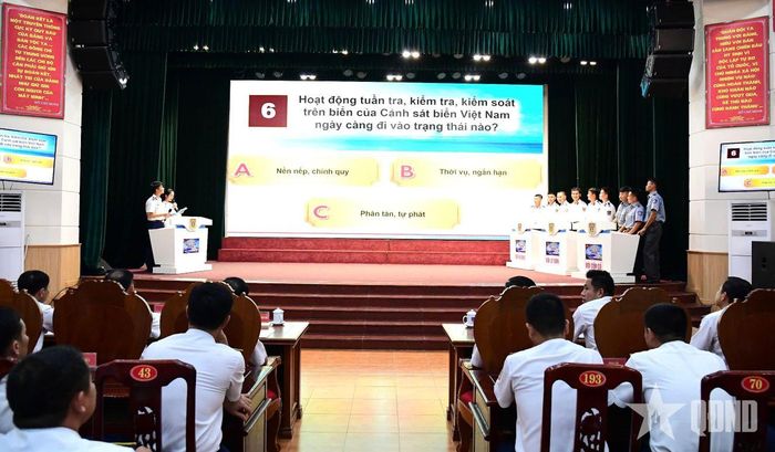  Các đội thi tranh tài sôi nổi, hấp dẫn. 