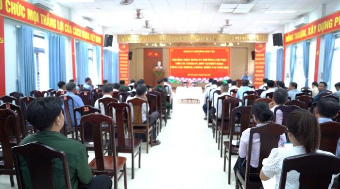 Các đại biểu dự hội nghị.