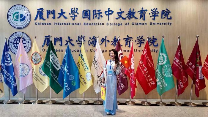 Thu Sang xác định việc học ngoại ngữ không chỉ dừng ở kiến thức trên giảng đường, mà còn là cơ hội tìm hiểu ngôn ngữ, văn hóa và những vấn đề học thuật từ nhiều góc độ.