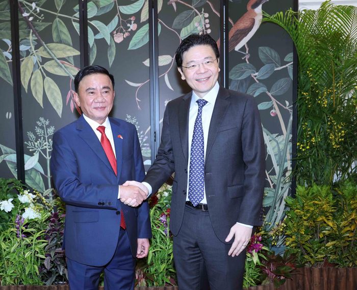 Thường trực Ban Bí thư Trần Cẩm Tú hội kiến Tổng Thư ký Đảng Hành động Nhân dân, Thủ tướng Singapore Lawrence Wong (Ảnh: TTXVN)