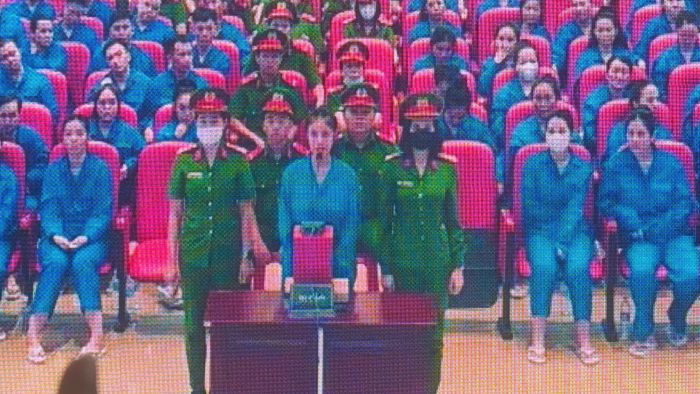 Bị cáo Nguyễn Đỗ Trúc Phương trình bày lời sau cùng. Ảnh: SONG MAI