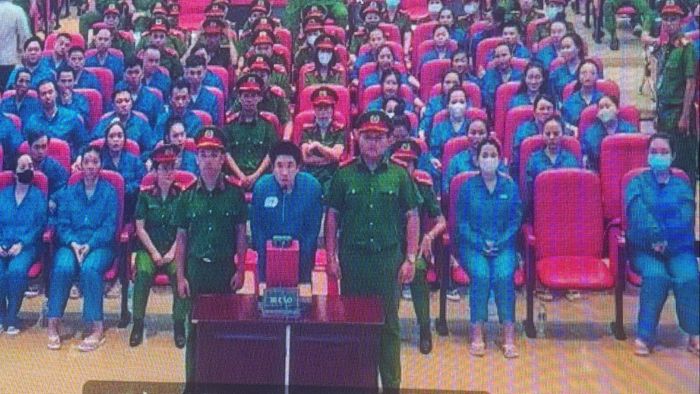 Bị cáo Nguyễn Trung Hiếu nói lời sau cùng. Ảnh: SONG MAI