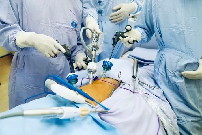 Nội soi phẫu thuật cho bệnh nhân - Ảnh BVCC