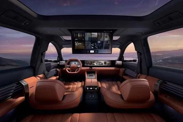 Một trong những so sánh đáng chú ý là giữa xe sang điện AUDI E5 Sportback và Audi S6 Sportback e-tron. Mẫu xe Audi bán chính hãng tại Đức có giá khởi điểm 99.500 euro (khoảng 116.300 USD) và công suất tối đa 543 mã lực.