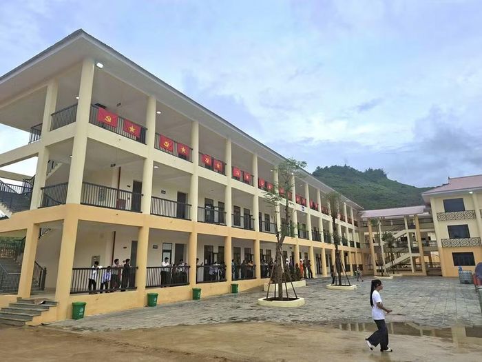 Trường Phổ thông nội trú Tiểu học và THCS xã Yên Sơn được xây dựng với tổng mức đầu tư hơn 275 tỷ đồng.