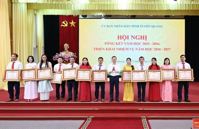 Các cá nhân được trao Bằng khen của Thủ tướng Chính phủ.