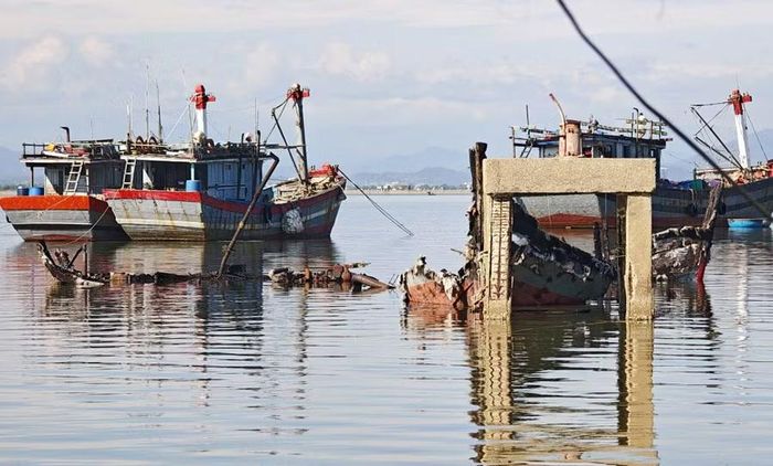 2 tàu cá công suất lớn bị thiêu rụi hoàn toàn sau vụ hỏa hoạn.