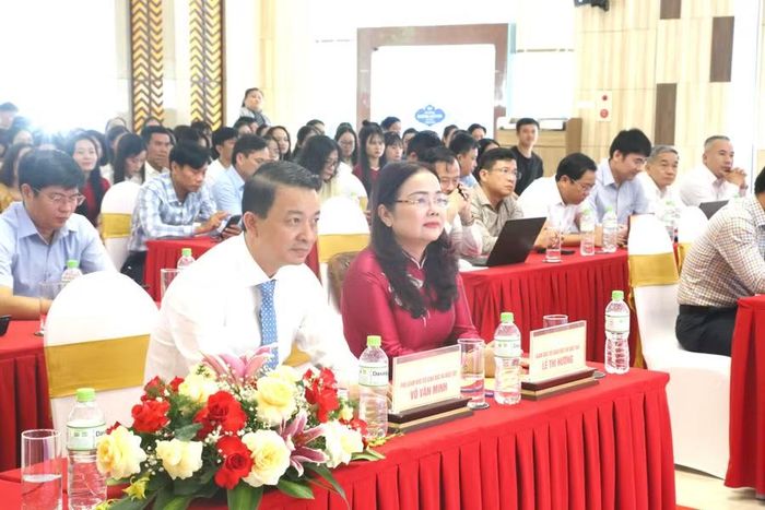 Lãnh đạo Sở GD&ĐT tham gia hội nghị.