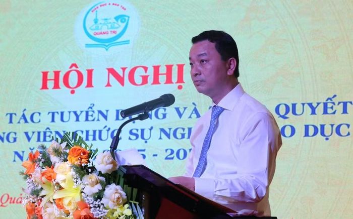 Ông Võ Văn Minh, Phó Giám đốc Sở GD&ĐT, Chủ tịch Hội đồng tuyển dụng báo cáo kết quả tuyển dụng viên chức.
