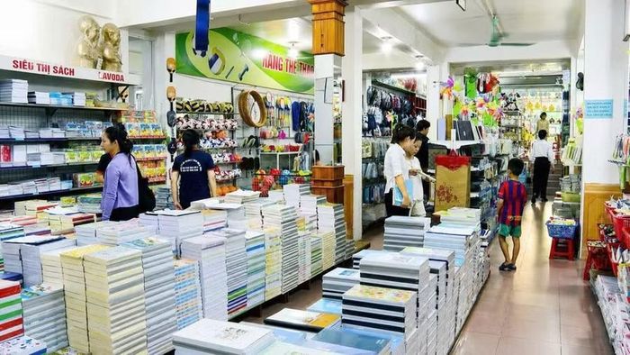 Mua sắm sách vở, đồ dùng học tập là mối quan tâm hàng đầu trước mỗi năm học.