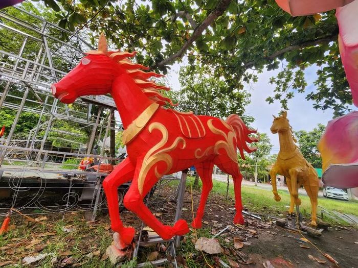 Các mô hình được thiết kế công phu, nhiều màu sắc.