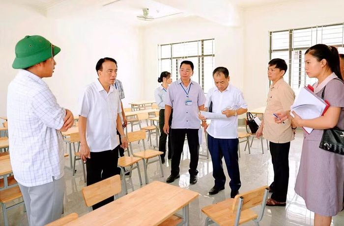 Từ thực tế còn tồn tại ở một số đơn vị, Giám đốc Sở Y tế Điện Biên chỉ đạo tăng cường tập huấn nghiệp vụ cho y tế trường học trước thềm năm học mới.
