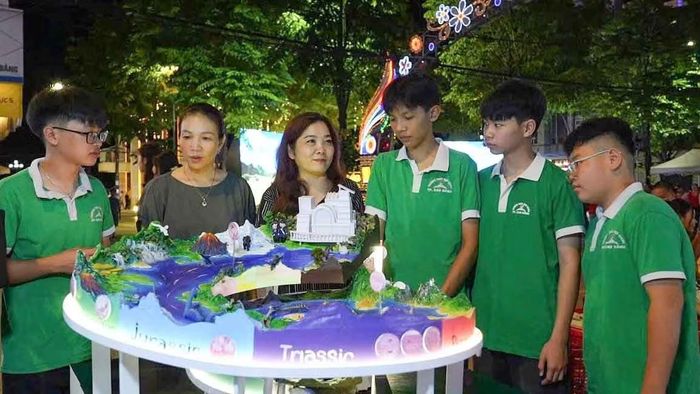 Học sinh Cao Bằng đoạt giải Nhất Cuộc thi Sáng tạo Thanh thiếu niên, nhi đồng toàn quốc lần thứ 21 năm 2025 với mô hình “Địa tầng Trái đất và giới thiệu Công viên địa chất toàn cầu UNESCO Non nước Cao Bằng”.