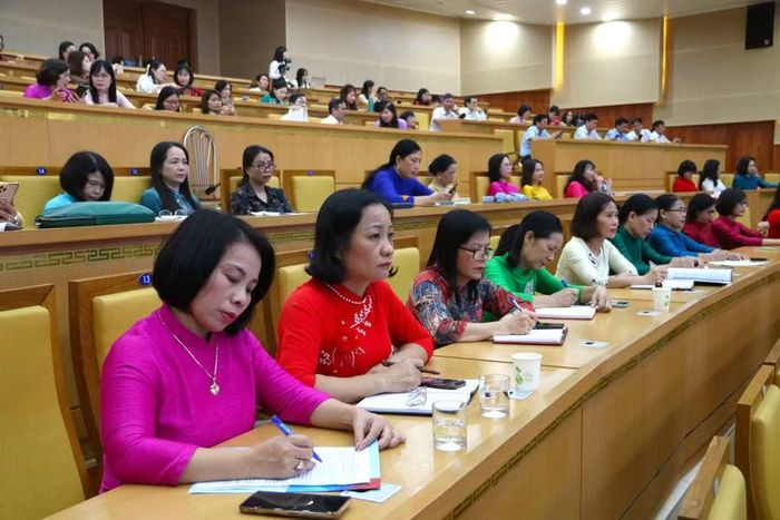 Hiệu trưởng các cơ sở giáo dục có cấp tiểu học trên địa bàn tỉnh dự hội nghị.