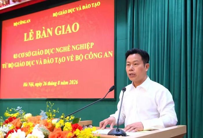 Thứ trưởng Bộ GD&ĐT Lê Quân phát biểu tại buổi lễ.