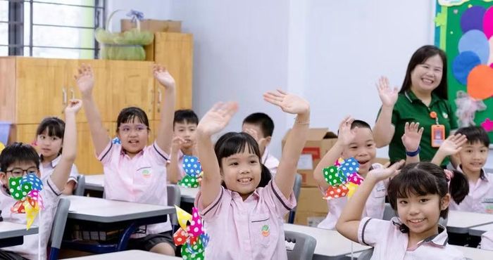 Học sinh Trường Liên cấp Tiểu học & THCS Ngôi Sao Hà Nội tham gia các hoạt động học tập và tương tác trên lớp.
