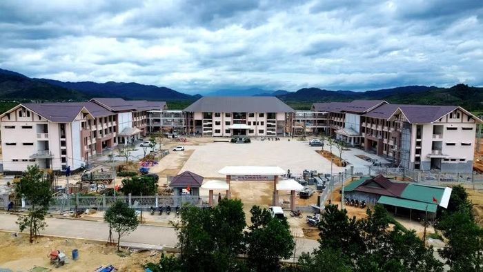 Diện mạo Trường Phổ thông nội trú liên cấp Tiểu học và THCS A Lưới 4 đã cơ bản hoàn tất.