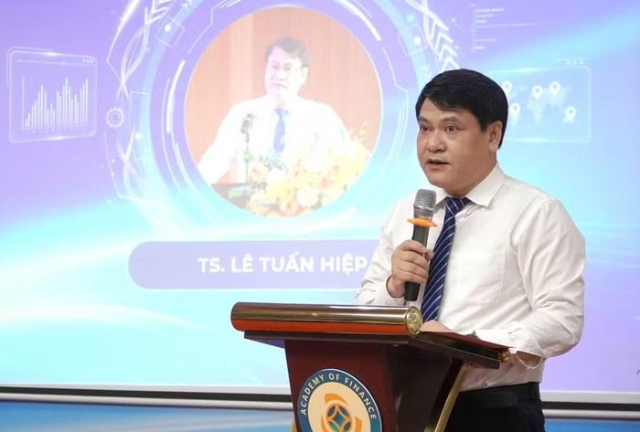 TS Lê Tuấn Hiệp - Phó Giám đốc Học viện Tài chính phát biểu tại hội thảo.