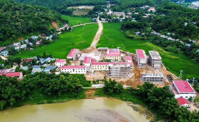 Trường Phổ thông nội trú TH&THCS Tam Lư, nhìn từ trên cao.