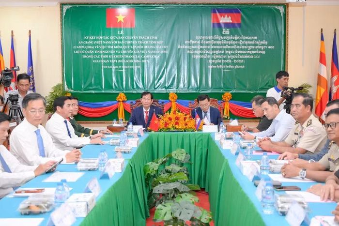 Quang cảnh lễ ký kết.