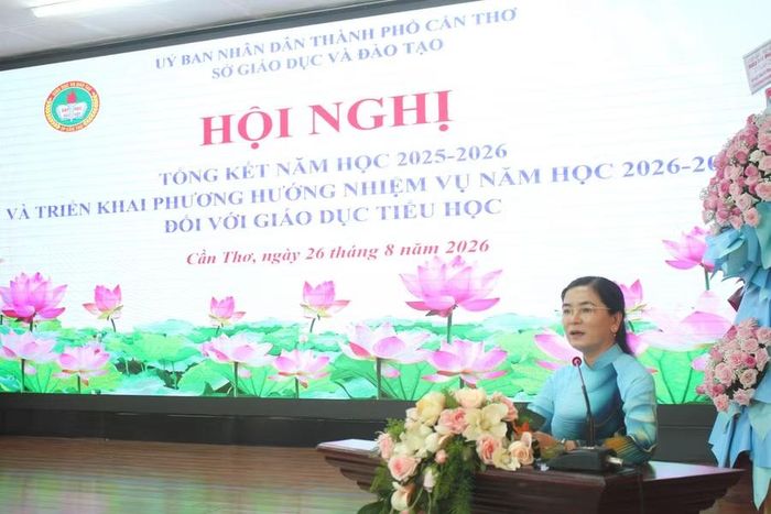Bà Trần Thị Huyền, Giám đốc Sở GD&ĐT TP Cần Thơ phát biểu chỉ đạo tại Hội nghị.