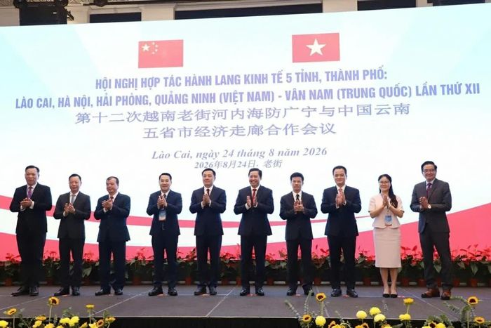 Đại diện các tỉnh, thành, cơ quan hai bên chụp ảnh lưu niệm. (Nguồn: Tổng Lãnh sự quán Việt Nam tại Côn Minh)