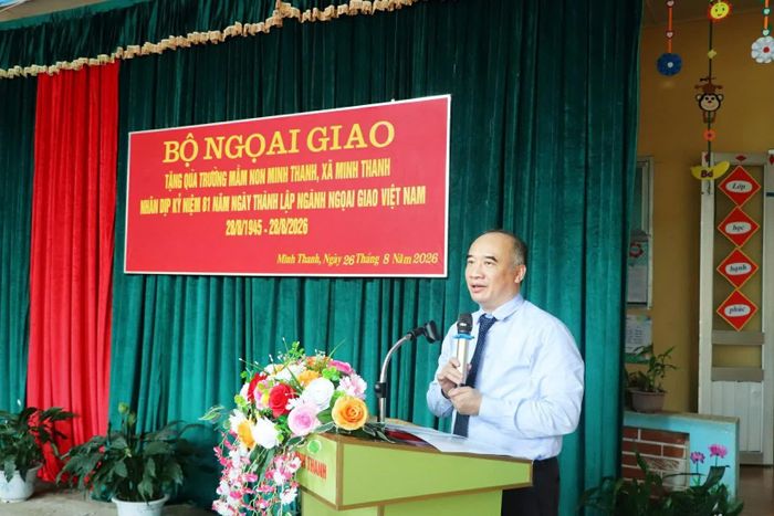 Phó Giám đốc Học viện Ngoại giao Nguyễn Mạnh Đông phát biểu tại Trường Mầm non Minh Thanh (Tuyên Quang). (Ảnh: Nguyễn Nhuận)