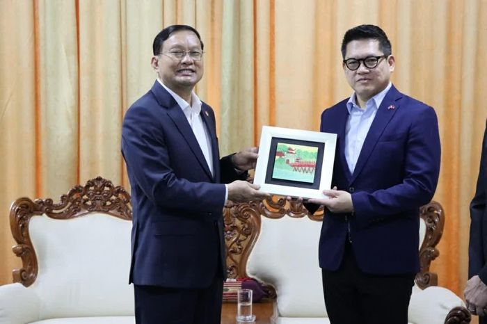 Tổng Lãnh sự Nguyễn Văn Dũng khẳng định quan hệ Đối tác chiến lược toàn diện Việt Nam - Thái Lan đang phát triển ngày càng sâu rộng, hiệu quả và tin cậy. (Nguồn: Tổng Lãnh sự Việt Nam tại Savannakhet)