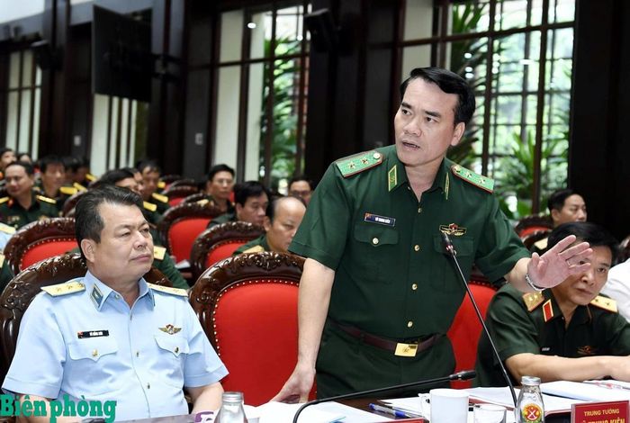 Trung tướng Vũ Trung Kiên, Ủy viên Ban Chấp hành Trung ương Đảng, Ủy viên Quân ủy Trung ương, Tư lệnh Bộ đội Biên phòng phát biểu ý kiến tại hội nghị. Ảnh: Văn Hiếu