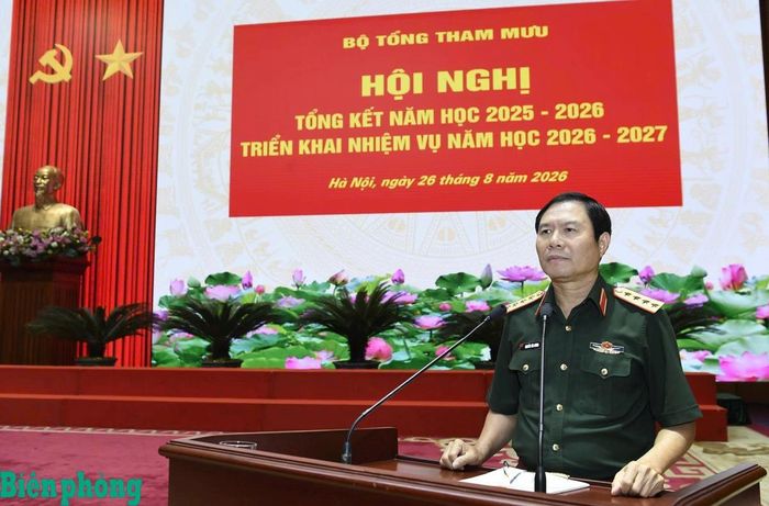 Đại tướng Nguyễn Tân Cương, Ủy viên Ban Chấp hành Trung ương Đảng, Ủy viên Thường vụ Quân ủy Trung ương, Tổng Tham mưu trưởng Quân đội nhân dân Việt Nam, Thứ trưởng Bộ Quốc phòng phát biểu chỉ đạo tại hội nghị. Ảnh: Văn Hiếu