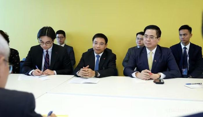 Phó Thủ tướng Nguyễn Văn Thắng đề nghị LHQ tiếp tục đồng hành, chia sẻ kinh nghiệm ứng phó biến đổi khí hậu - Ảnh: VGP