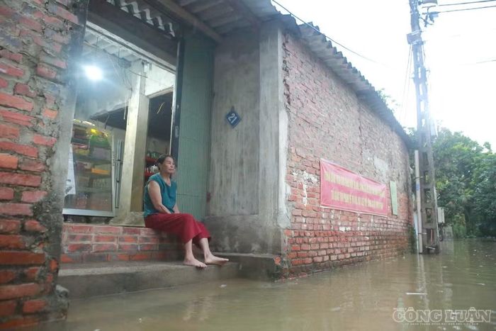 Theo bà Khuyến, đến chiều tối 25/8, nước bắt đầu có dấu hiệu rút.