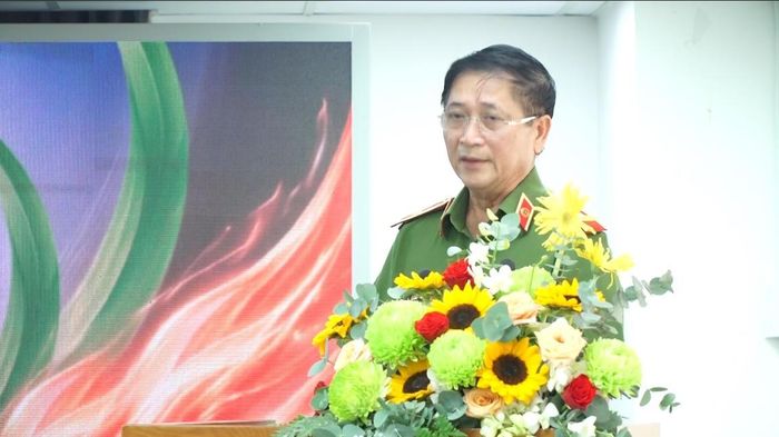 Thiếu tướng Vũ Đức Khiển - Phó Chủ tịch Hội cựu CAND TP.HCM chia sẻ tại buổi họp báo. (Ảnh: Hồng Nhân )