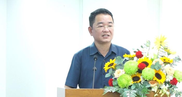 Tiến sĩ Vũ Hoài Nam - Tổng Biên tập Báo Pháp luật Việt Nam cam kết sẽ lan tỏa những hình ảnh đẹp về người chiến sĩ Cảnh sát PCCC và CNCH đến gần hơn với công chúng. (Ảnh: Hồng Nhân)