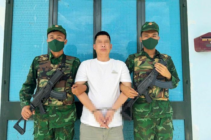 Đối tượng Zeng Qingshou khi bị bắt giữ (Ảnh: Lê Xuân)