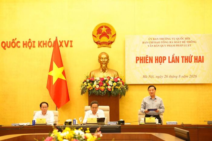 Phó Chủ tịch Quốc hội Nguyễn Khắc Định điều hành thảo luận.