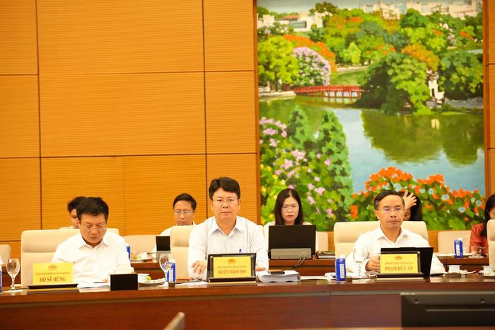 Thứ trưởng Bộ Tư pháp Nguyễn Thanh Tịnh và một số đại biểu dự họp.