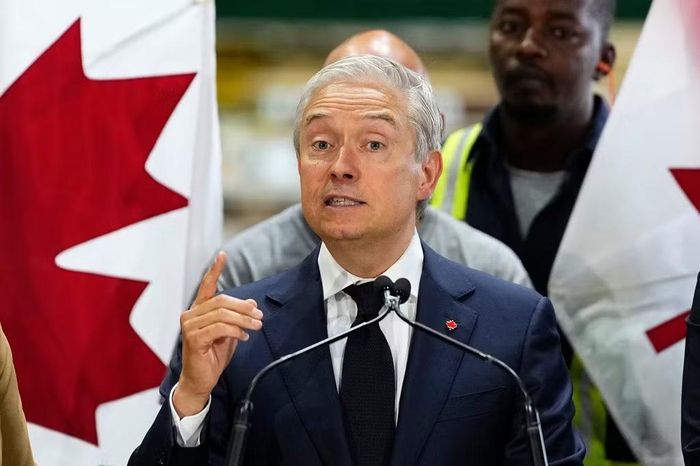 Bộ trưởng Tài chính Canada François-Philippe Champagne thông báo các biện pháp đáp trả Mỹ. (Ảnh: AP)