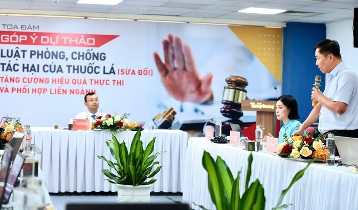 Các diễn giả trao đổi tại Tọa đàm